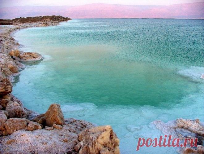 МЕРТВОЕ МОРЕ - самое глубокое из соленых озер в мире, простирающееся вдоль границы между Иорданией, Израилем и Палестинской автономией. Именно за высокую соленость воды озеро получило звание моря. Вода здесь солонее, чем в океане примерно в 8,6 раз. |  Время Отдыхать