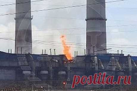 Стало известно о пострадавших при пожаре на российской теплоэлектростанции. Три человека пострадали при пожаре на Новочеркасской ГРЭС, сообщает Telegram-канал SHOT. Все пострадавшие в результате ЧП находятся в медпункте, их осматривают врачи. Площадь пожара достигла 300 квадратных метров. О пожаре на Новочеркасской ГРЭС стало известно 14 июня.