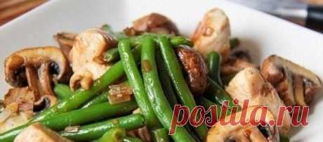 Фасоль с грибами и курочкой
54,6 ккал на 100 г

Фасоль стручковая - 260 г.
Шампиньоны- 160 г
Лук репчатый - 140 г
Филе куриное - 260 г
Соевый соус - 10 г

Все тушить в сковороде (выложить все продукты одновременно).