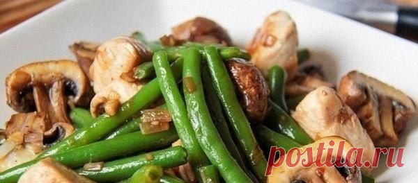 Фасоль с грибами и курочкой
54,6 ккал на 100 г

Фасоль стручковая - 260 г.
Шампиньоны- 160 г
Лук репчатый - 140 г
Филе куриное - 260 г
Соевый соус - 10 г

Все тушить в сковороде (выложить все продукты одновременно).