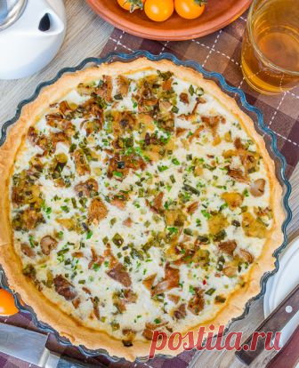 Киш с лисичками и зеленым луком на Вкусном Блоге А вот и еще один рецепт с лисичками – последний на ближайшие недели полторы. Но не последний на это лето – а точнее, на то, что от него осталось 🙂 Киш очень вкусный – отличный вариант для сытного завтрака или для перекуса. Можно его даже в ссобойку оформить в контейнер…