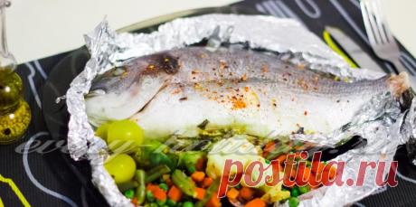 Фаршированная овощами дорадо, запеченная в фольге