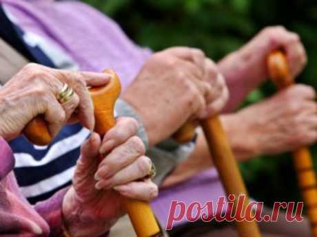 "Або пенсія, або...": Рева зробив різку заяву. Нюанси пенсійної реформи, які шокують пенсіонерів | Корупція Інфо Пенсійна реформа в Україні, запланована на 2017 рік, повинна передбачати норму про те, що українці, які вийшли на пенсію, повинні бути позбавлені права працювати, передає Корупція.Інфо.     Популярне: ОБЕРЕЖНО! В Україні діє нова шахрайська схема з обміном валют. Прочитайте, щоб не залишитись без грошей Міністр соціальної політики Андрій Рева заявив: «У всьому с...