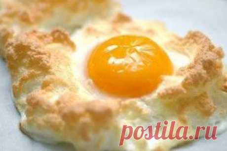 Яйца в пуховом гнезде.