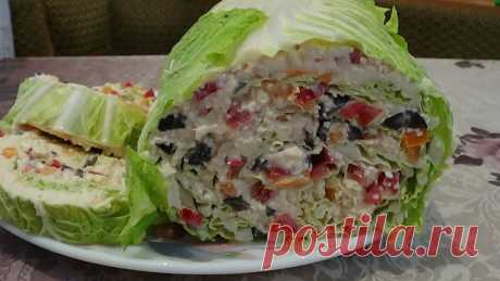 Закуска из пекинской капусты. Выглядит закуска-мозаика на миллион долларов, а по вкусу — на миллиард!

Очень вкусная и безумно красивая закуска из пекинской капусты с сырной начинкой не требует много времени на приготовление! 

Ингредиенты:
- Пекинская капуста — 1 кочан
- Сладкие перцы — 2-3 шт. (разноцветные)
- Плавленый сливочный сырок — 2 шт.
- Брынза — 200 г
- Сметана — 2 ст.л.
- Маслины без косточек — 1 банка
- Чеснок — 2-3 зубчика

Приготовление:
Натираем сливочный с...