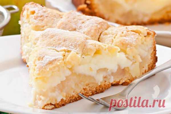 Невероятно нежный и вкусный кремовый пирог с яблоками, которому нет равных! Яблочный пирог всегда занимает почетное место среди других десертов. Поэтому смело готовьте пирог с яблоками по этому рецепту, ведь продукты имеются в каждом доме, а результат удивит Ваших гостей!