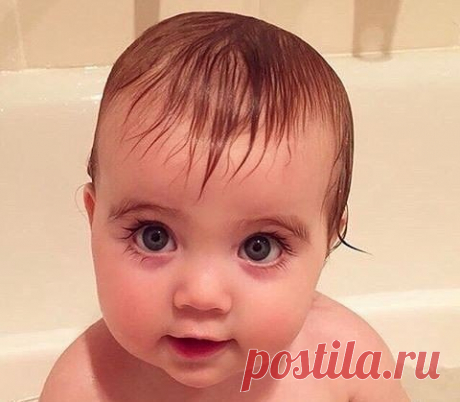 Чтобы мы сегодня не хотели... И куда бы реки ни текли... Главное, чтоб дети не болели ! Чтобы быть здоровыми могли! Ничего, что далеко до цели... Что подорожала жизнь в сто раз... Главное,чтоб дети не болели: ни вчера, ни завтра, ни сейчас!