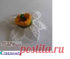 Вязаная брошь 