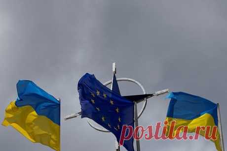 Назван момент «промаха» Запада с поддержкой Украины. Лидеры стран Евросоюза «промахнулись», когда не смогли согласовать помощь Украине на сумму 50 миллиардов долларов на саммите, который проходил 14-15 декабря в Брюсселе. Как сообщил западный дипломат Financial Times, это был момент, когда «лидеры ЕС вышли на сцену». «И они промахнулись мимо своей цели», — отметил он.
