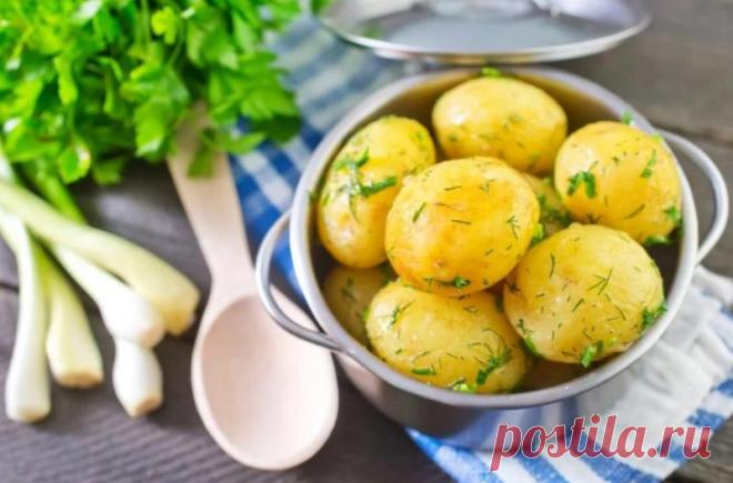 Вкус картофеля при варке изменит всего лишь один ингредиент. Кулинарный лайфхак моей мамы