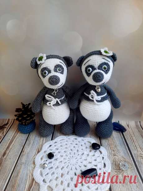 PDF Панда Таньша крючком. FREE crochet pattern; Аmigurumi toy patterns. Амигуруми схемы и описания на русском. Вязаные игрушки и поделки своими руками #amimore - панда, медведь, медвежонок панды, мишка.