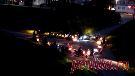 Байкеры выстроили "железных коней" в сердце, чтобы помочь другу сделать предложение