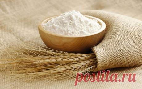 Необычное лечение ожога - первая помощь!

"Я (не я, а рассказчик) готовил кашу и опустил мою вилку в кипящую воду, чтобы проверить, готова ли крупа. По рассеянности я окунул в кипящую воду и руку...

Мой друг, который был Вьетнамским ветеринаром, вошел в дом, так как услышал мой крик, и спросил меня, если у меня немного простой муки... Я вытащил пакет муки, и он засунул мою руку в него. Он сказал, что надо держать мою руку в муке в течение 10 минут, Так я и сделал. Он сказ...