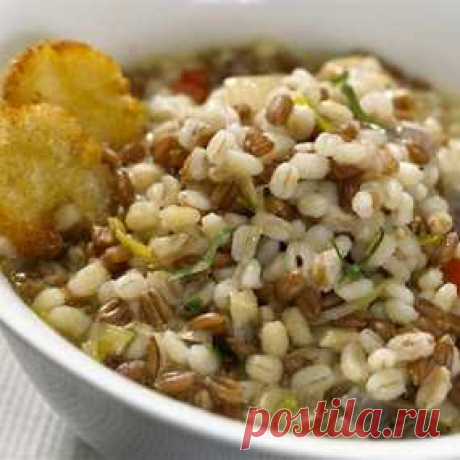 Плов  из перловки с луком – Еврейская кухня: Основные блюда. La Recepto Плов  из перловки с луком - Еврейская кухня: Основные блюда. Ингредиенты: , Белый лук, Куриный жир, Перловая крупа, Соль, Куриный бульон, Молотый черный перец