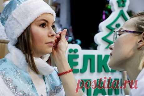 В Башкирии проведут кастинг на конкурс Снегурочек. В столице Башкортостана 29 октября проведут кастинг на конкурс среди Снегурочек «Кархылыукай — 2022», гала-финал конкурса планируют провести зимой. Принять участие в состязании могут девочки в возрасте от 6 до 12 лет, а также девушки от 18 до 35 лет. В прошлом году победительницей конкурса стала Назгуль Гайфуллина.