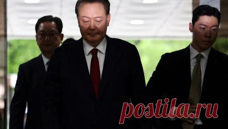 Экс-главе Южной Кореи дали два года тюрьмы за бесплатные соцопросы. Бывший президент Южной Кореи Юн Сок Ёль приговорен к двум годам тюремного заключения по делу о нарушении закона о финансировании политических кампаний. Об этом сообщает Yonhap со ссылкой на решение Центрального окружного суда Сеула. Суд ...