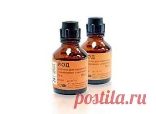 Йод и пищевую соду всегда имейте под Йод и пищевую соду всегда имейте под рукой!Во многих случаях антибиотики необходимы, но очень часто можно обойтись без них. Достаточно иметь под рукой йод и питьевую соду.1. При тонзиллите и даже гнойной ангине несколько раз в день смазывайте миндалины питьевой содой, обмакнув в неё мокрый палец, после чего в течение двух часов не ешьте и не пейте.2. При жжении и сухости в носу, кашле смажьте мокрым пальцем с питьевой содой полость носа...