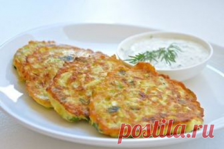 Диетический перекус: кабачковые оладьи с сыром и чесноком Б/Ж/У — 2.64/2.45/5.18 Ингредиенты: Мука цельнозерновая — 1 ст. л Кабачок — 1 шт Сыр — 50 г Яйцо — 1 шт Чеснок — 5 г Оливковое масло...