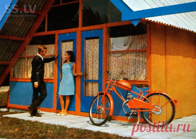 Был ли секс в СССР или пикантная реклама мопедов (6 фото) | Чёрт побери Не секрет, что автомобили и мотоциклы, выпускаемые в Советском Союзе существенно уступали западным аналогам по техническим характеристикам и дизайну, но советские 