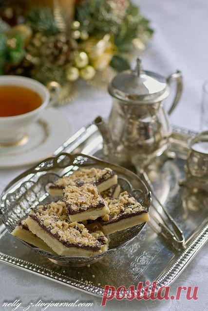 Ромбы из песочного теста с шоколадом и лесным орехом.