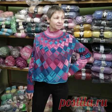 Свитер в технике энтрелак | Вязание спицами. Работы пользователей здравствуйте, хочу показать вам свою работу&nbsp; в моей любимой технике. Круглая кокетка сверху. В моих топиках есть мк. Горловина обработана ложной кеттлевкой. Воротник гольф, низ свитера - ай-корд. Удлинила спинку поворотными рядами.&nbsp;Пряжа ализе колон батик 100г-330м , состав...