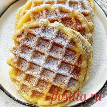 ЭТО САМЫЕ НЕЖНЫЕ ТВОРОЖНЫЕ ВАФЛИ,КОТОРЫЕ Я ПРОБОВАЛА
Ингредиенты:
Получается 6 штук.
180 г творога 5%
2 яйца
2 ч.л сахара
щепотка соли
40 г сливочного масла 82,5%
5 ст.л молока
5 ст.л рисовой/пшеничной муки
1/2 ч.л разрыхлителя
Приготовление:
К творогу и яйцам добавляем молоко,сахар,соль и растопленное сливочное масло(можно взять кокосовое) и хорошо перемешиваем!
Затем добавляем муку и разрыхлитель,замешиваем тесто
Оно должно быть довольно густое!
Готовим в вафельнице 3 ми...