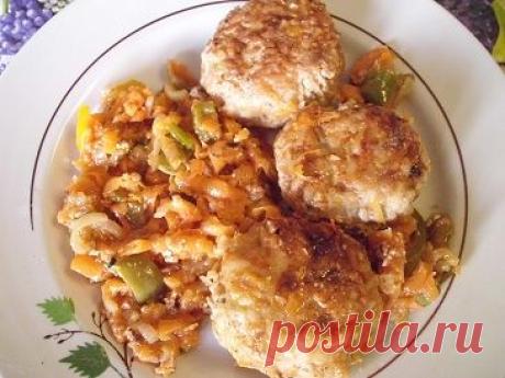 Тефтели в соусе с мясом и рисом