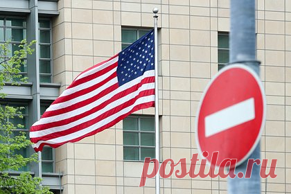 В Вашингтоне оценили влияние антироссийских санкций на экономику США. Американская администрация считает, что экономика США достаточно сильна, чтобы не пострадать от последствий применения санкций против России и сохранить доллар в качестве доминирующей мировой валюты. Об этом рассказал замглавы Минфина США Уолли Адейемо.