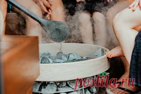 Россиянам рассказали о риске заразиться опасными болезнями в общественной бане. Акушер-гинеколог Елена Великжанина предупредила, что в общественной бане можно заразиться различными тяжелыми инфекциями — от воспаления легких до столбняка и газовой гангрены. В то же время врач отметила, что риск заражения инфекциями, передаваемыми половым путем, в таких местах минимален.