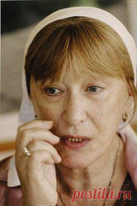 Идите в храм! Верите – не верите – идите в храм! Выбросьте из головы все, что вам пели в уши неверующие люди, или люди, которые утверждают, что у них «Бог в душе». Не слушайте никого. Себя слушайте, прислушивайтесь к своему сердцу.

Вам говорят, что христианская жизнь скучная и постная? Уверяю вас, она живая и счастливая. У нас каждый день праздник! Ка%D