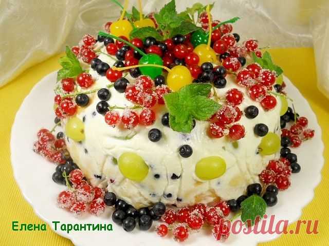 ДАРЫ ЛЕТА !!! **Печенье песочное 1кг -в крошку. *Крем: сметана 500г+ванил/сахар 2уп+сахар по вкусу+распущ/желатин 1уп (по инструкции на пачке) - хорошо вымешать. *Выстилаем салатник пищ/пленкой, на  дно налить немного крема, затем песоч/крошку+крем+любые ягоды и фрукты, и так повторим все слои. Последний-  печенье и крем (без ягод!). *В холод на 3-4часа. *Перевернуть на блюдо, убрать пленку, украшаем фруктами, ягодами, и листочками. *Яркого Вам вкуса !!! //ОК-торты без выпечки