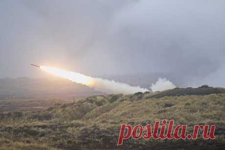 Военкор отметил снижение эффективности атак украинских HIMARS. Российским войскам удалось снизить эффективность атак украинских реактивных систем залпового огня (РСЗО) HIMARS, поставленных из США. Россия уничтожила часть установок и складов с боеприпасами, а также стала «соблюдать радиогигиену» и научилась глушить систему наведения HIMARS на основе GPS, утверждает военкор.