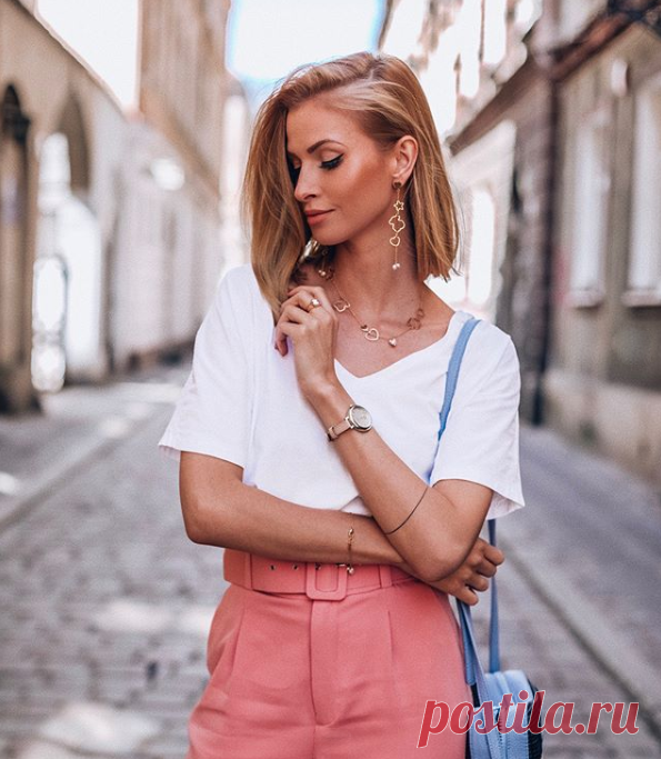 Лаконичный капсульный гардероб из Zara для нашего нестабильного лета
Сегодня я собрала капсулу в одном из самых любимых модницами брендов — Zara. Получился на удивление сдержанный и элегантный мини-гардероб из актуальных и многофункциональных вещей. Всего в капсуле 13 вещей, включая сумки и обувь плюс аксессуары. Артикулы: джинсовая куртка 9632/054 жилет 2723/295 свитер 0837/105 платье 5598/044...
Читай пост далее на сайте. Жми ⏫ссылку выше
