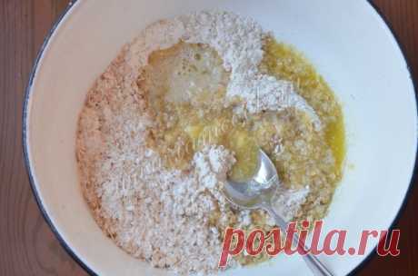 Овсяный пирог с творогом и яблоками