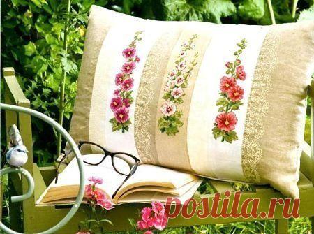 Подушки / Вышивка крестиком / PassionForum - мастер-классы по рукоделию