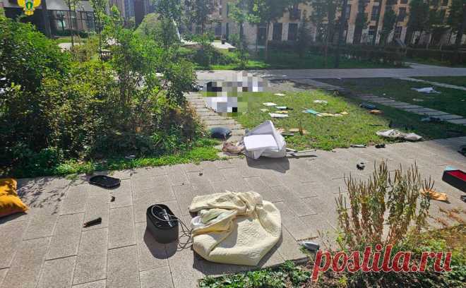 Выбросившего с 16-го этажа жену и сына москвича отправили в психбольницу. Суд отправил на принудительное лечение в психбольницу москвича, выбросившего с 16-го этажа жену и сына, сообщили в столичной прокуратуре.