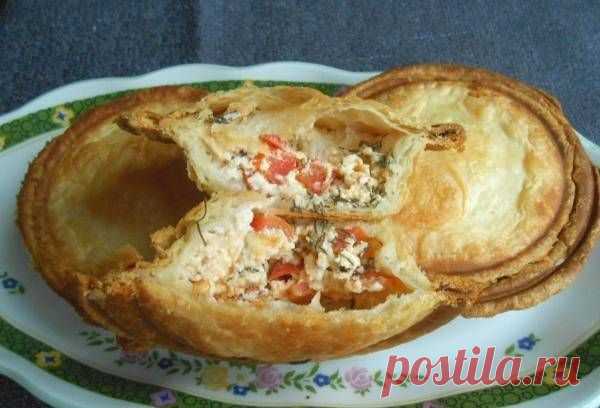 Мини-пирожки с брынзой и помидором / Простые рецепты