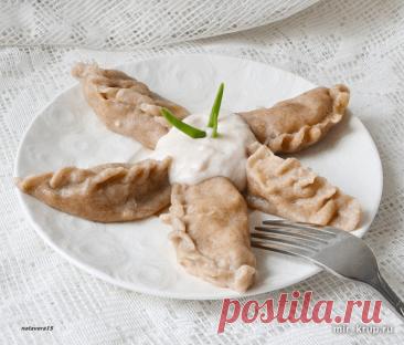 Вареники с капустой и чечевицей с фасолевым соусом