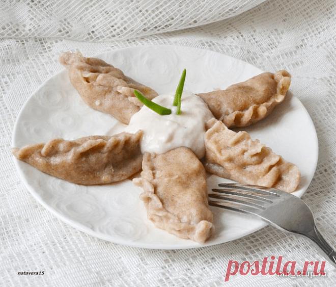 Вареники с капустой и чечевицей с фасолевым соусом