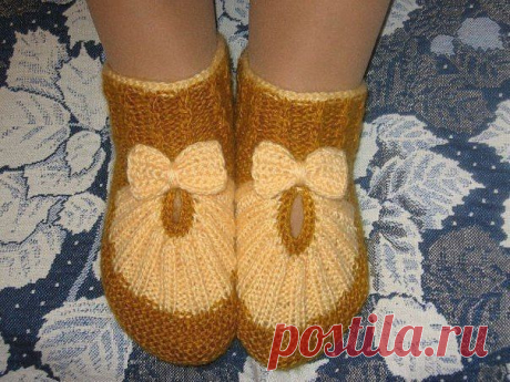 Вяжем спицами милые тапочки