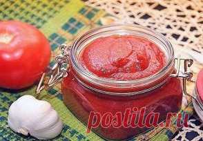 ТОП-5 ВКУСНЕЙШИХ СОУСОВ И ЗАПРАВОК  
1) МАЙОНЕЗ ПРОВАНСАЛЬ
ИНГРЕДИЕНТЫ:
 Сахар -  чайной ложки
 Яйцо куриное - 1 штука
 Соль -  чайной ложки
 Горчица -  чайной ложки
 Сок лимонный -  чайной ложки
 Масло растительное - 150 г 
ПРИГОТОВЛЕНИЕ:
1. В миску или высокий стакан для блендера разбить яйцо, добавить горчицу, соль и сахар.
2. При помощи погружного блендера взбить ингредиенты до однородности. 
3. Не прекращая работу блендера, тонкой струйкой вливать подсолнечное масло, ...