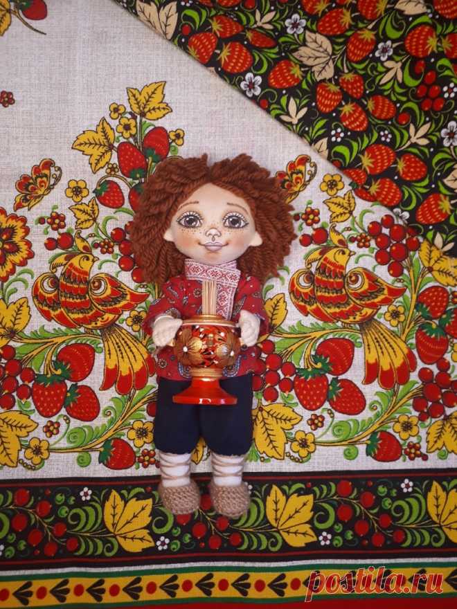 Хранитель и оберег дома.

Домовой – это душа дома, покровитель живущих в нём людей.
Раньше верили, что без домового в семье несчастья, поэтому при переезде в последнюю ночь или перед выходом из старого дома приглашали домового на новое место.

Домовенок интерьерная кукла, подарок на любой случай!

Рост 25см