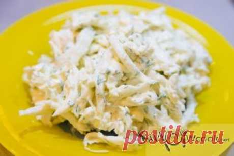 Готовим вкусный и простой салатик с пекинской капустой и чесноком Готовим вкусный и простой салатик с пекинской капустой и чесноком Ингредиенты: 1 небольшая пекинская капуста; 2 плавленых сырка; 2-3 зубчика чеснока; укроп; майонез для заправки. Рецепт салата из пекинской капусты Шинкуем капусту...