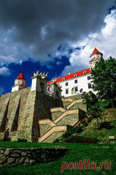 Bratislava Castle Slovakia  |  Pinterest: инструмент для поиска и хранения интересных идей