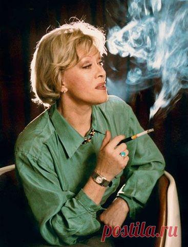 "Единственная моя ошибка: три четверти жизни я думала, что все еще впереди."