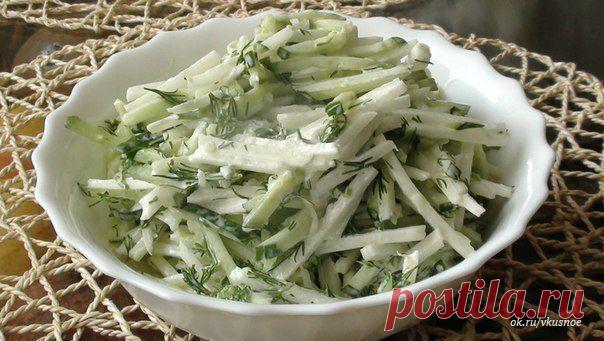 СВЕЖЕСТЬ ОГУРЕЧНАЯ - САЛАТ ОЧИЩЕНИЯ !!!  **Огурец 2шт - п/кружки, соль - в дуршлаг, сверху тарелка и груз. *Через 30мин сок вытечет - огурцы промой хол/водой, и в тарелку. *Заправка в отд/кастрюльке: вода 2ст/л, замен/сахара =15г сахара, уксус - доведи до кипения, охлади, и разотри в этой смеси укроп 1пуч. *На огурцы - сверху зелёная заправка, и в холод на 2часа.