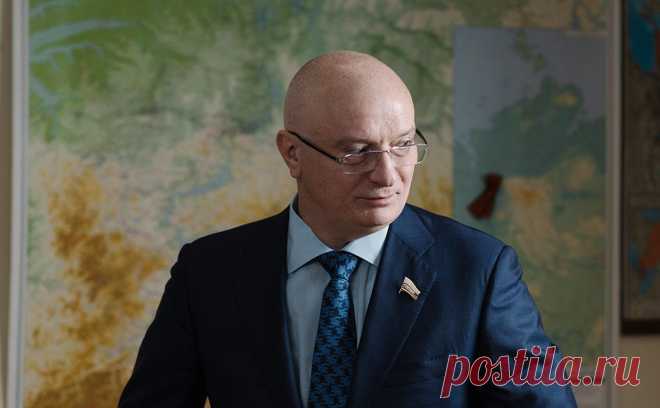 Клишас назвал странными поправки о записи на пересечение границы. Предложение о резервировании времени пересечения границы на машине в том виде, в котором оно было опубликовано в первый раз, потребовало бы «очень серьезного обсуждения» в Совфеде, считает глава комитета по госстроительству