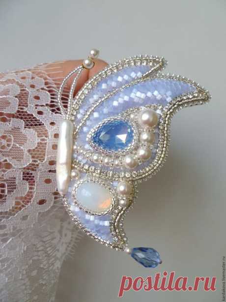 Купить Брошь &quot;Снежная эльфийка&quot; - голубой, бабочка из бисера, брошь бабочка, нежное украшение