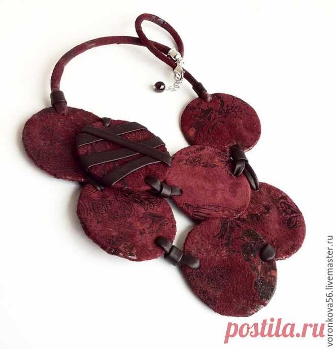 Украшение из кожи 