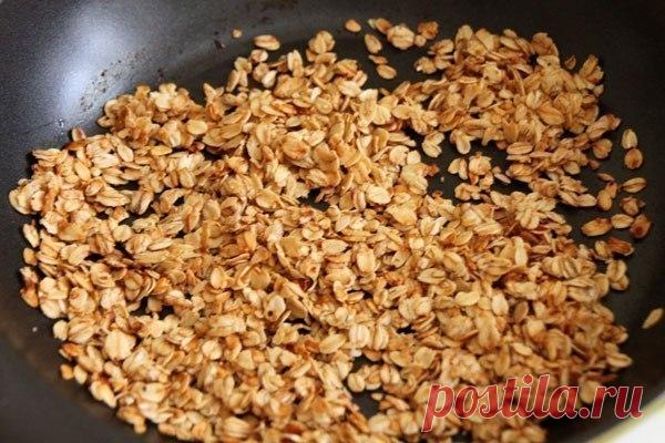 Овсяные хрустяшки 

Ингредиенты:
-2 стакана хлопьев 